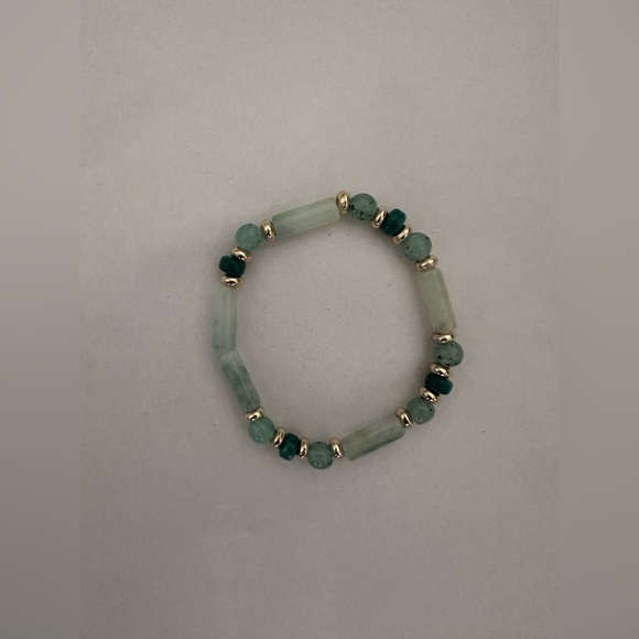 Francesca Collections Children’s Mint Green beaded bracelet, small - Picture 3 of 6